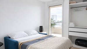 Room - Bright luxury apartment with balcony & rooftop (Nice)