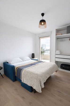 1 dormitori, planxa i posts de planxar, wifi i roba de llit 