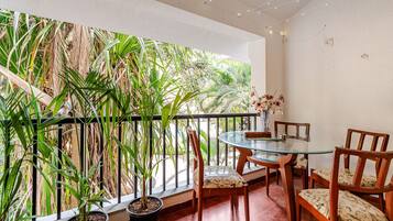 Apartment, 1 Bedroom, Kitchen, Courtyard View | Balcony view