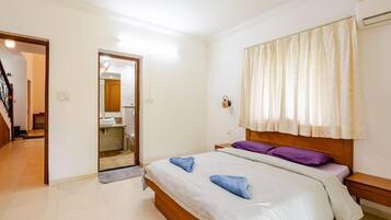 Villa, 2 Bedrooms, Kitchen, Garden View | Individually decorated, individually furnished, blackout drapes