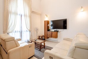 Villa, 2 Schlafzimmer, Küche, Gartenblick | Fernseher