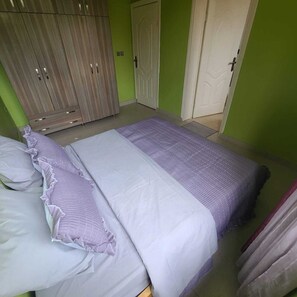 3 dormitorios, tabla de planchar con plancha, Internet y ropa de cama