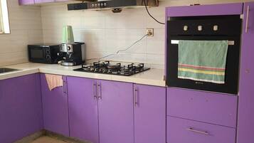 Micro-ondes, four, plaque de cuisson