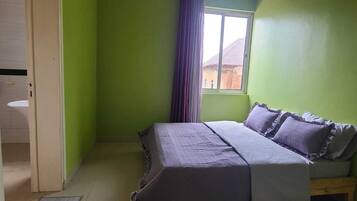 3 bedrooms, iron/ironing board, internet, bed sheets