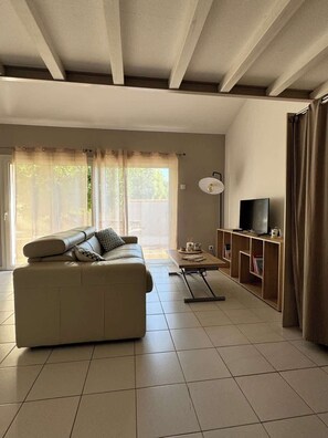 Televisie en een kantoor