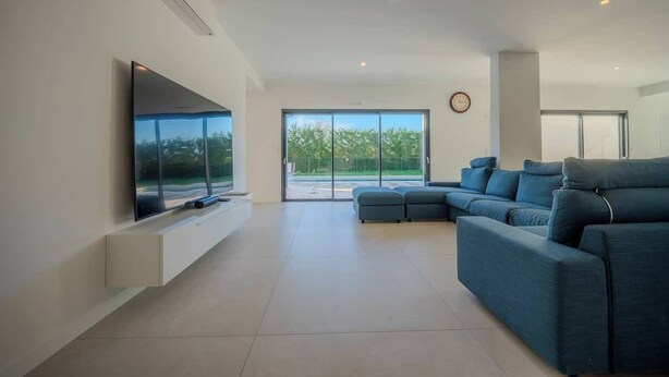 TV - Villa Solis • Heated Pool • AC • Sleeps 18 (Saint-Georges-du-Bois)