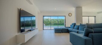 Villa Solis • Heated Pool • AC • Sleeps 18