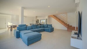 TV - Villa Solis • Heated Pool • AC • Sleeps 18 (Saint-Georges-du-Bois)