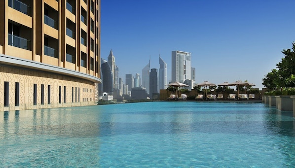 2 outdoor pools - Emaar Fashion Avenue Residences  (Dubai)