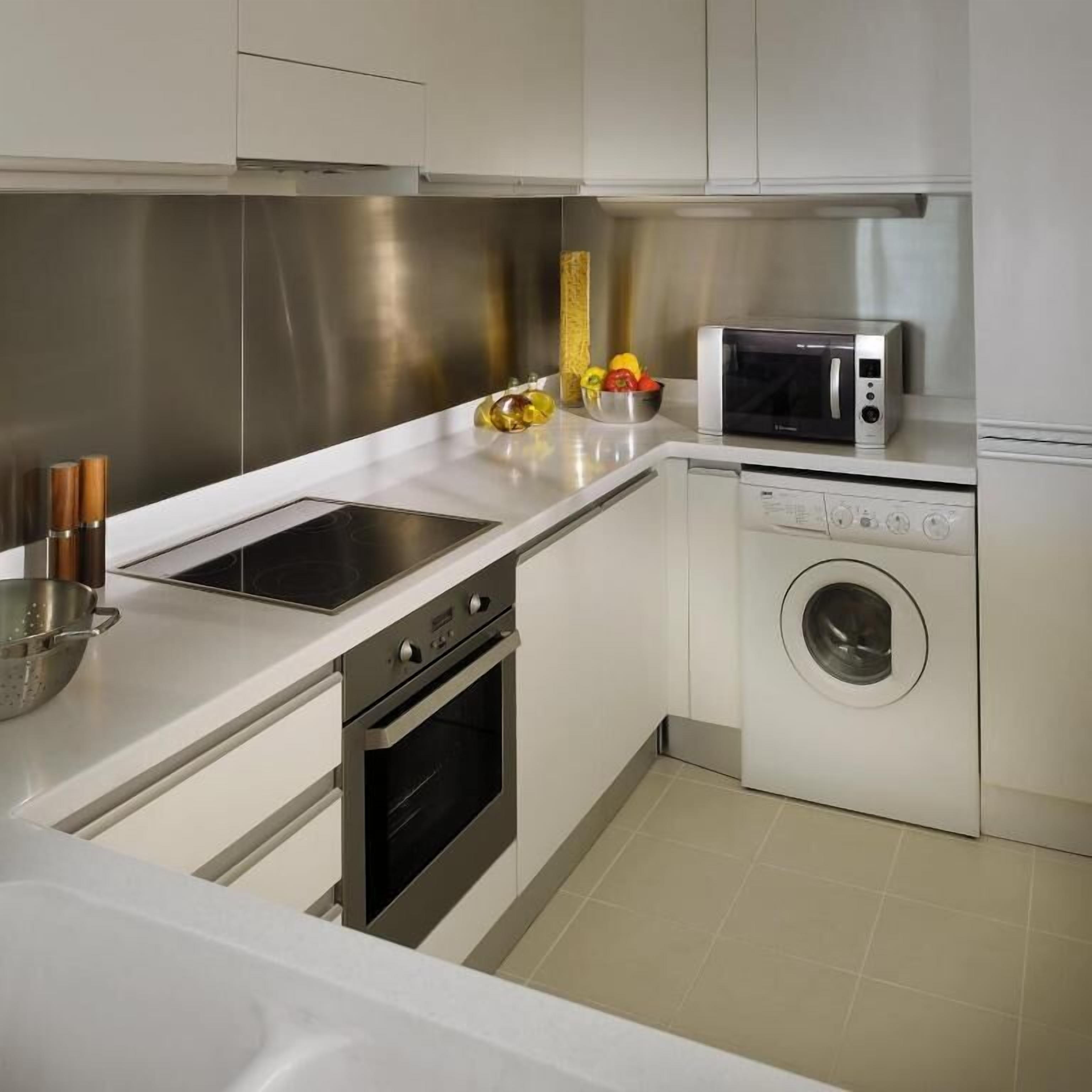 Deluxe Apartment, Balcony, City View | Private kitchen | Highchair