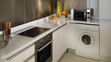 Deluxe Apartment, Balcony, City View | Private kitchen | Highchair
