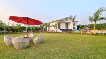 Villa Deluxe, vista a la ciudad | Restaurante al aire libre
