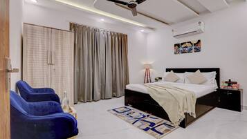 Iron/ironing board, free WiFi