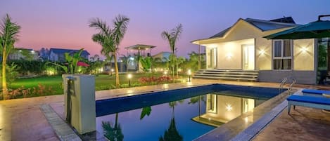 Deluxe Villa, City View | Pool