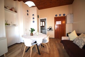 Unclassified image, 4 of 28, button - Apartment 'Casa Bell Tramonte' with Lake View, Balcony and Wi-Fi (San Zeno di Montagna)