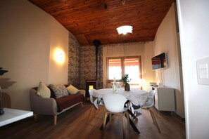 Unclassified image, 5 of 28, button - Apartment 'Casa Bell Tramonte' with Lake View, Balcony and Wi-Fi (San Zeno di Montagna)