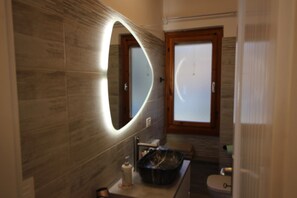 Unclassified image, 2 of 28, button - Apartment 'Casa Bell Tramonte' with Lake View, Balcony and Wi-Fi (San Zeno di Montagna)