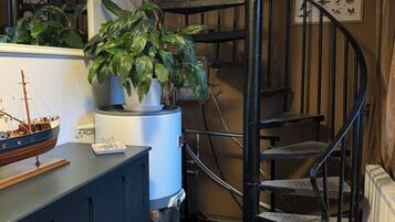 Apartment, 1 Bedroom | Living room | Books