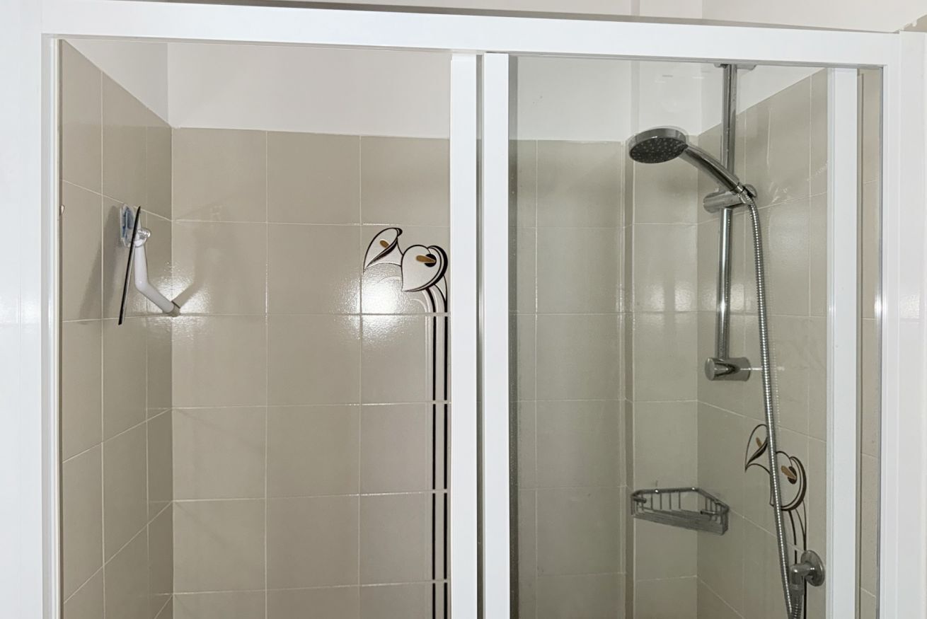 Shower, bidet, towels