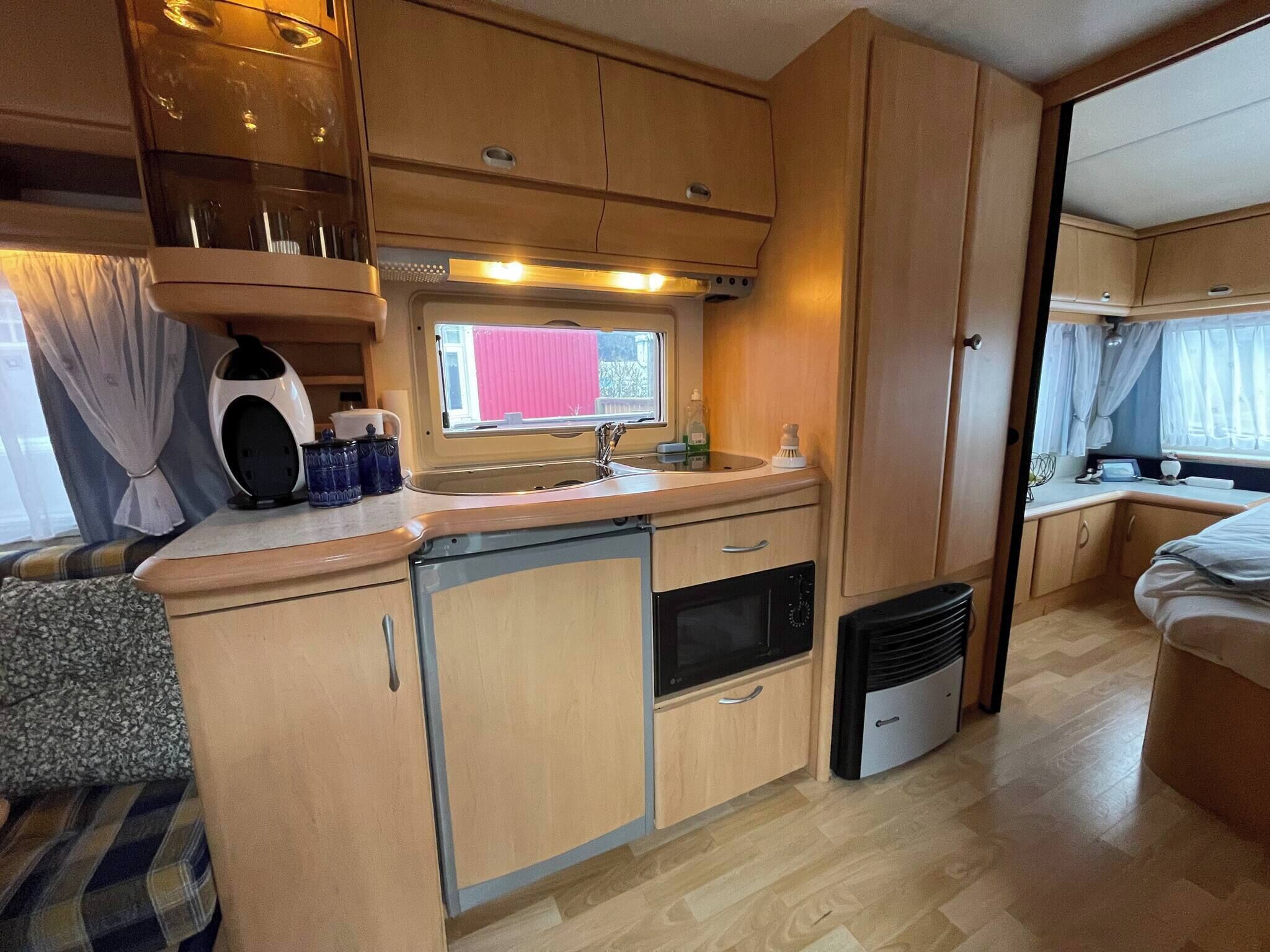 Mobile Home, 1 Bedroom | Private kitchen | Cookware/dishes/utensils