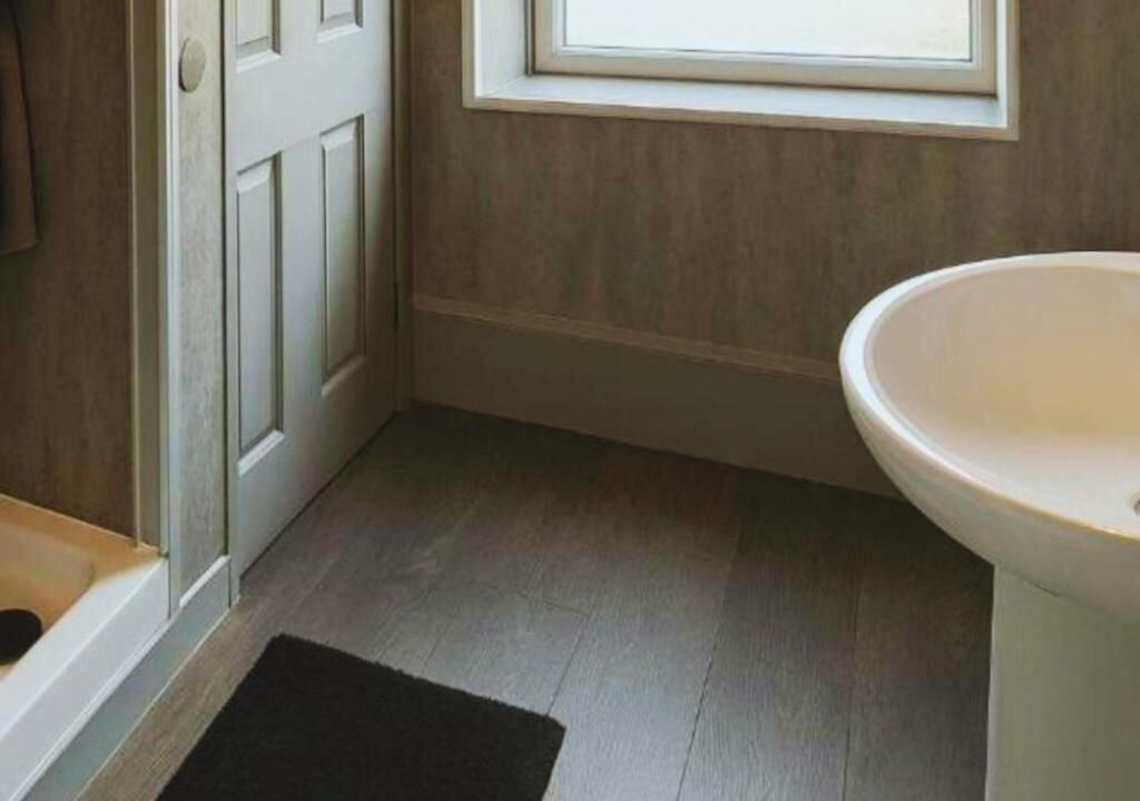 Shower, perlengkapan mandi gratis, pengering rambut, dan handuk