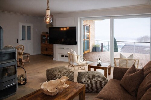 House with lake view, sauna & barbecue lounge