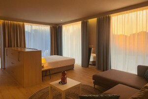 Minibar, sistema de insonorización y wifi gratis
