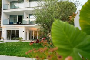 Front of property - Vila Eva (Golem)