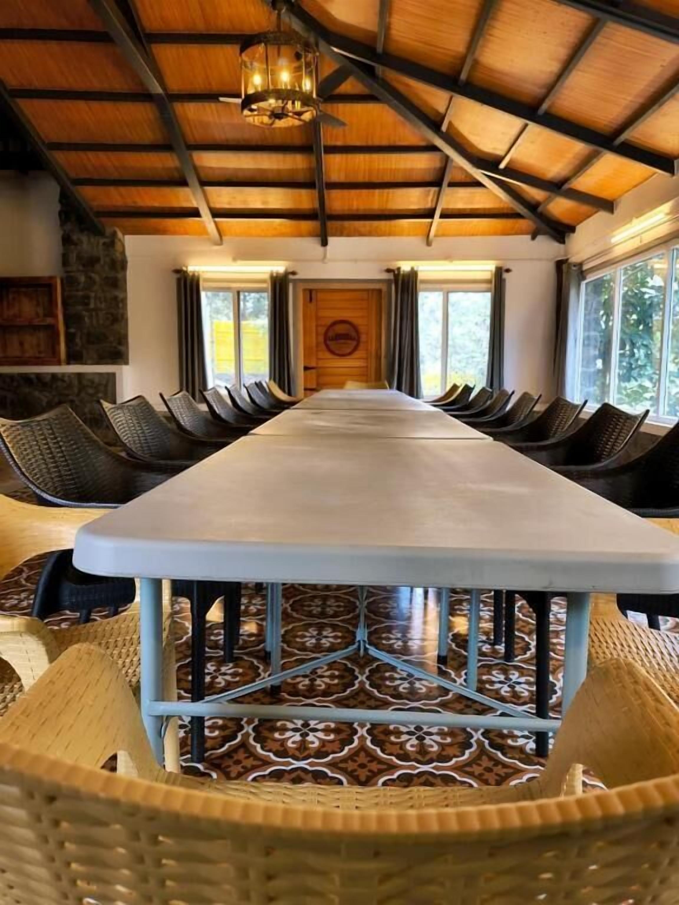 مكان نوم مشترك كلاسيكي - منظر للجبل | مكتب وتجهيزات عازلة للصوت ومكواة/لوح كي وواي فاي مجانًا