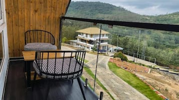 Chambre Deluxe Double ou avec lits jumeaux, climatisation, vue montagne | Bureau, chambres insonorisées, fer et planche à repasser, Wi-Fi gratuit