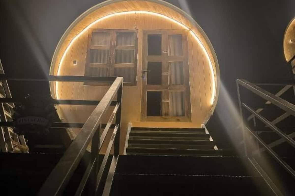 Kahden hengen deluxe-huone (yksi tai kaksi sänkyä), ilmastointi, vuoristonäköala | Työpöytä, äänieristys, silitysrauta/-lauta, ilmainen Wi-Fi