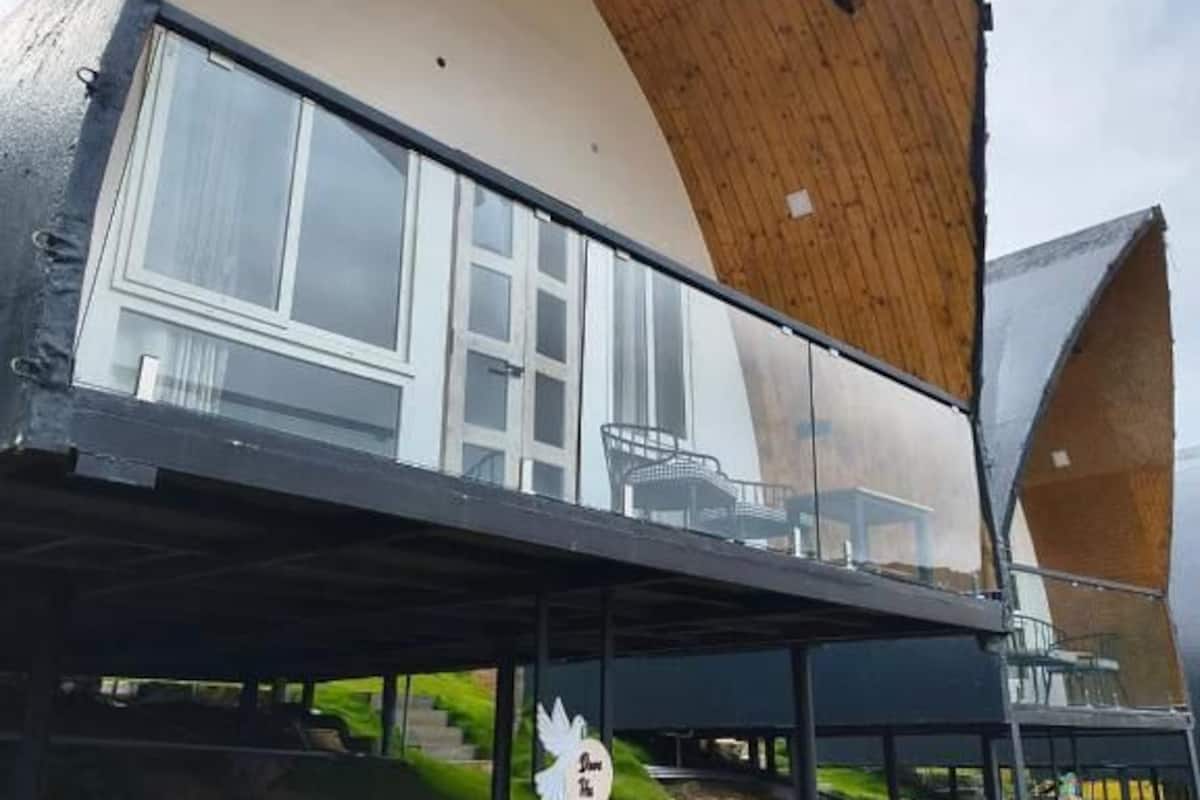 Kahden hengen deluxe-huone (yksi tai kaksi sänkyä), ilmastointi, vuoristonäköala | Työpöytä, äänieristys, silitysrauta/-lauta, ilmainen Wi-Fi