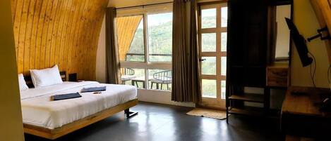 Deluxe-Doppel- oder -Zweibettzimmer, Klimaanlage, Bergblick | Schreibtisch, schallisolierte Zimmer, Bügeleisen/Bügelbrett