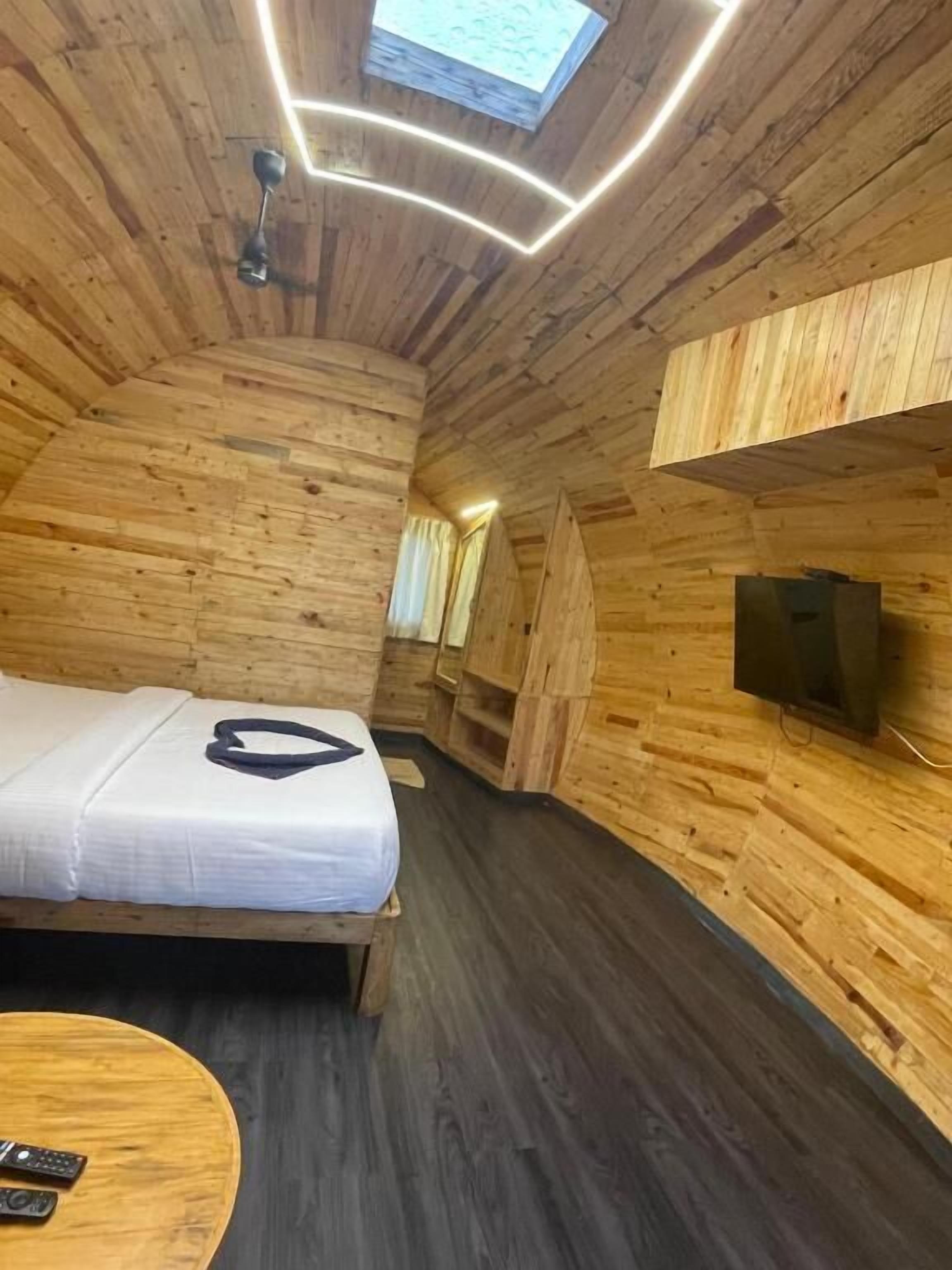 Deluxe Double or Twin Room, Air conditioning, Mountain View | Desk, soundproofing, iron/ironing board, free WiFi