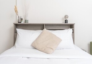 Iron/ironing board, free WiFi, bed sheets - Modern Studio in Oxford Boulevard JVC (Dubai)
