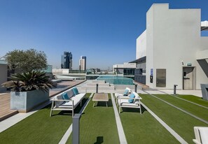 Terrace/patio - Modern Studio in Oxford Boulevard JVC (Dubai)