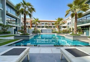 Pool - Modern Studio in Oxford Boulevard JVC (Dubai)