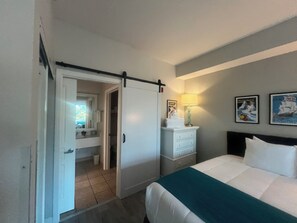 2 Schlafzimmer, Schreibtisch, Bügeleisen/Bügelbrett, Reisekinderbett