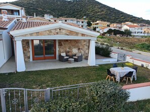 Outdoor dining - Dolce Vita Ferienhaus mit Meerblick by Interhome (Agrustos)