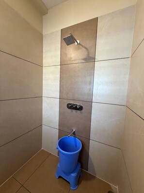 Kelengkapan dandanan diri percuma, tuala disediakan, sabun, syampu