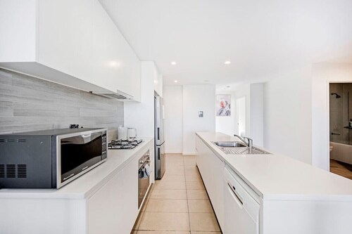 Modern Retreat near DFO and Sydney Olympic Park