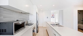 Modern Retreat near DFO and Sydney Olympic Park