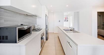 Modern Retreat near DFO and Sydney Olympic Park