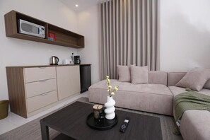 Apartamento luxo, para não fumantes, banheiro privativo | Área de estar