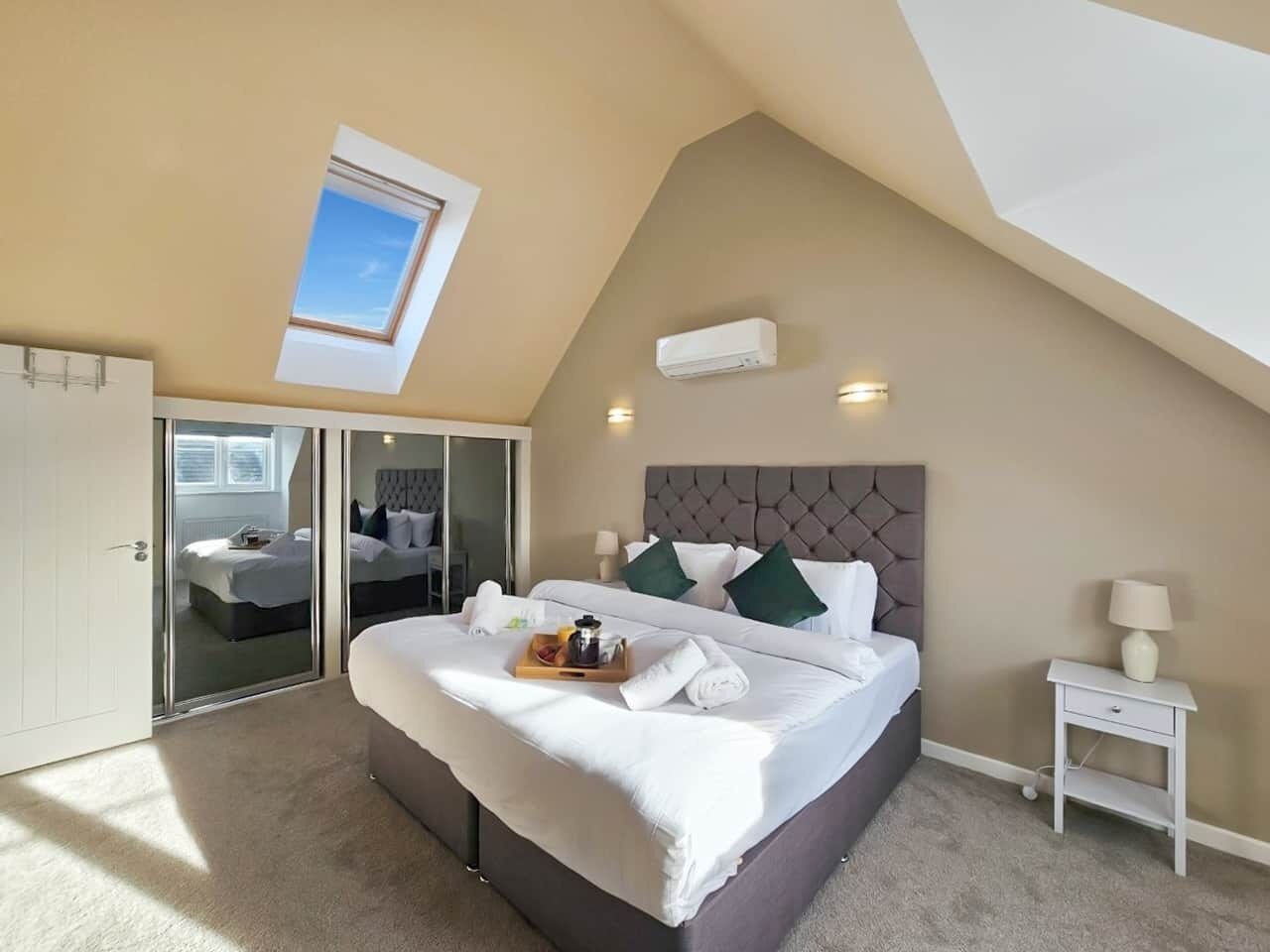 3 chambres, fer et planche à repasser, Wi-Fi, draps fournis