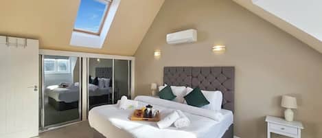 3 habitaciones, tabla de planchar con plancha, wifi y ropa de cama