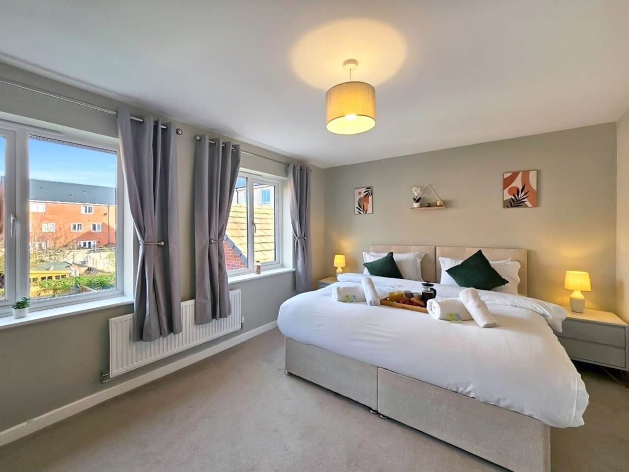 3 bedrooms, iron/ironing board, WiFi, bed sheets