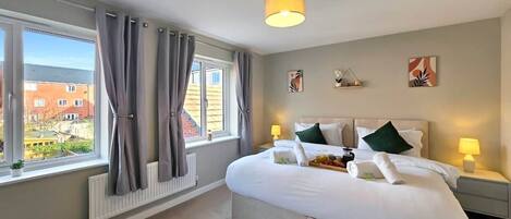 3 bedrooms, iron/ironing board, WiFi, bed sheets