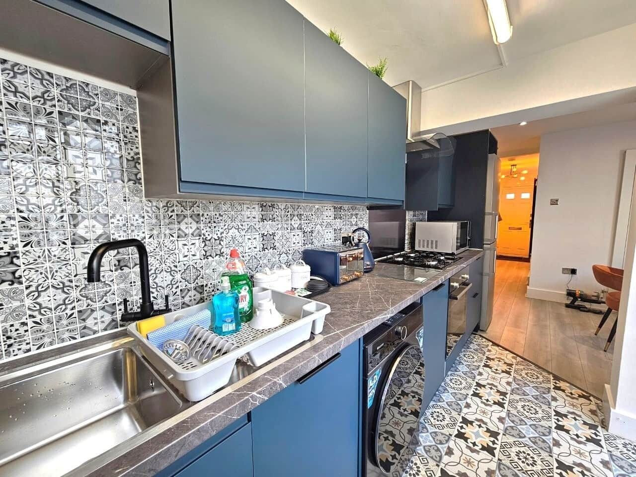 Geladeira, micro-ondas, fogão, cooktop