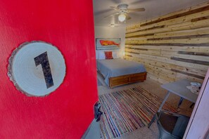 Unclassified image, 5 of 34, button - The Mokee Motel (Room 1) (Bluff)